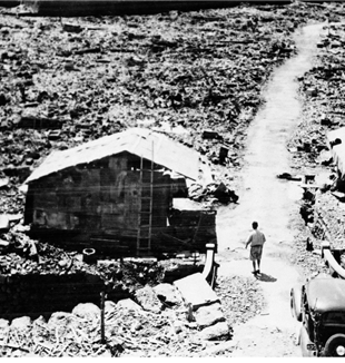 Nagasaki photographed on September. 14, 1945, just over a month after the U.S. dropped the atomic bomb (© AP Photo/LaPresse)